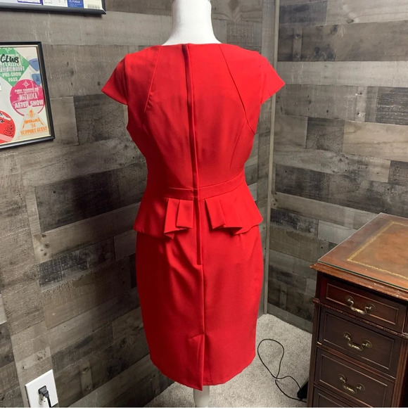 Dorothy Perkins size 12 bright red dress cap sleeves  hidden back zipper - Picture 3 of 8